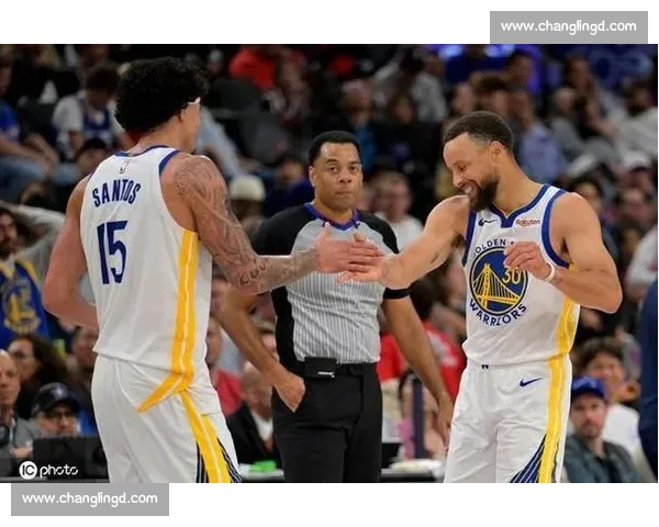 库里领衔勇士硬碰篮网新老巨星对决引爆赛场焦点之夜攻防博弈悬念拉满