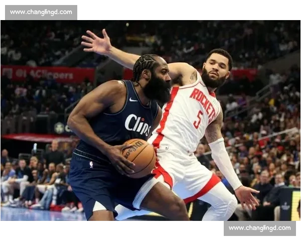詹姆斯与哈登巅峰对决谁能引领新时代篮球潮流解析